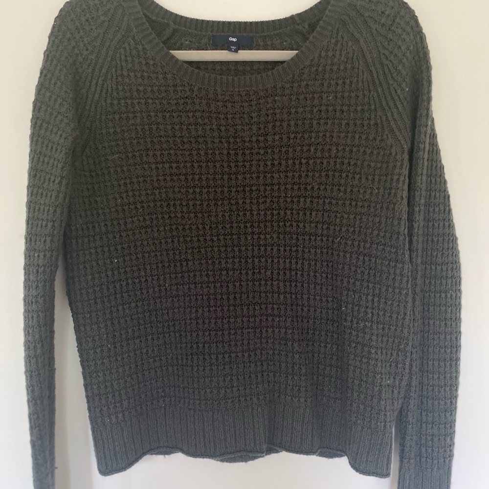 Gap sweater size medium